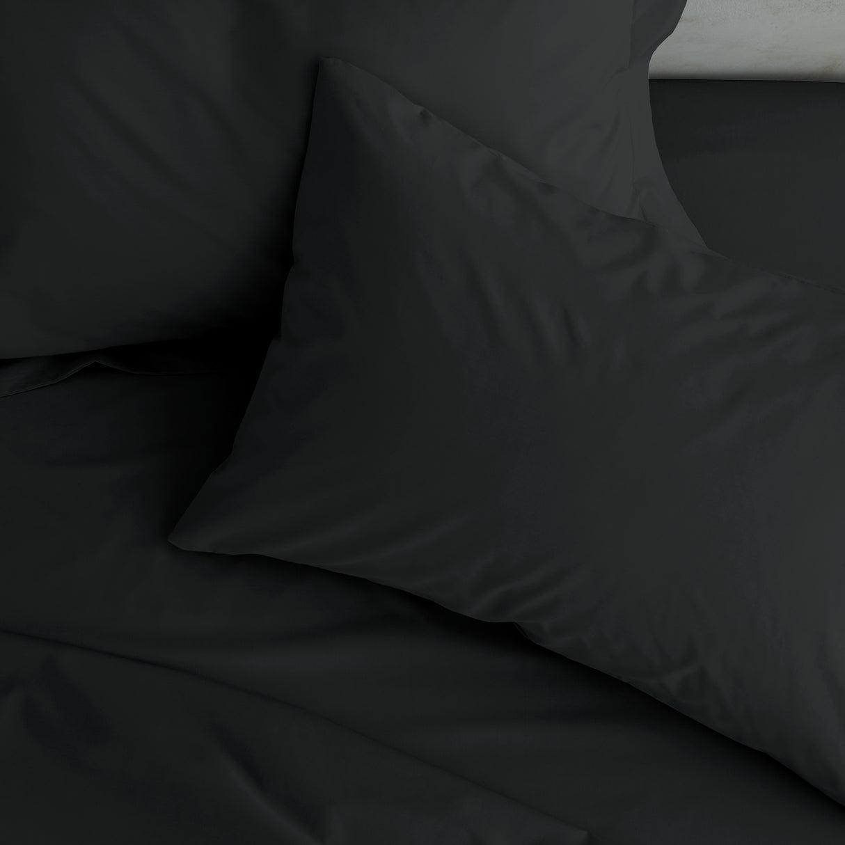 Catherine Lansfield Easy Iron 50% Polyester/50% Combed Cotton 180 Thread Count Percale Black Sheets
