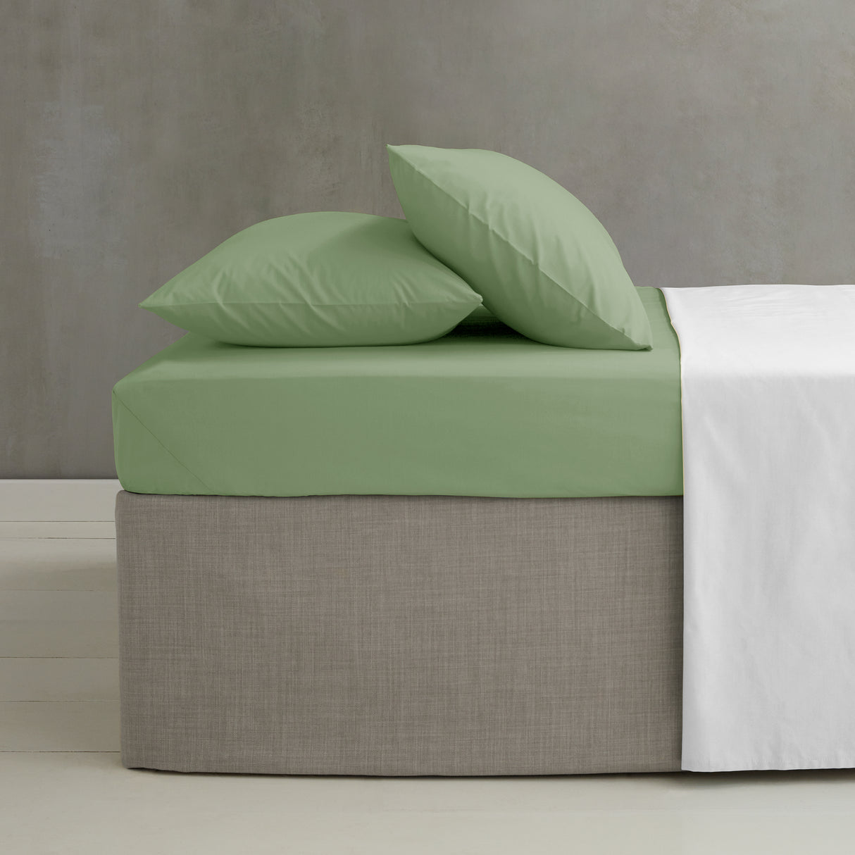 Catherine Lansfield Easy Iron 50% Polyester/50% Combed Cotton 180 Thread Count Percale Sage Sheets