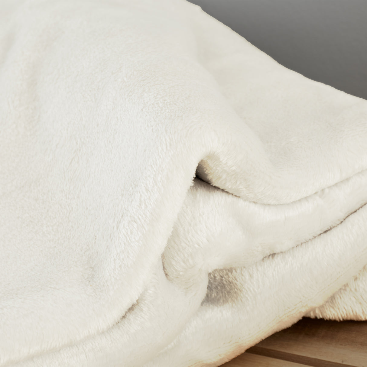 Catherine Lansfield Plain Raschel Velvet Touch 200cm x 240cm Throws