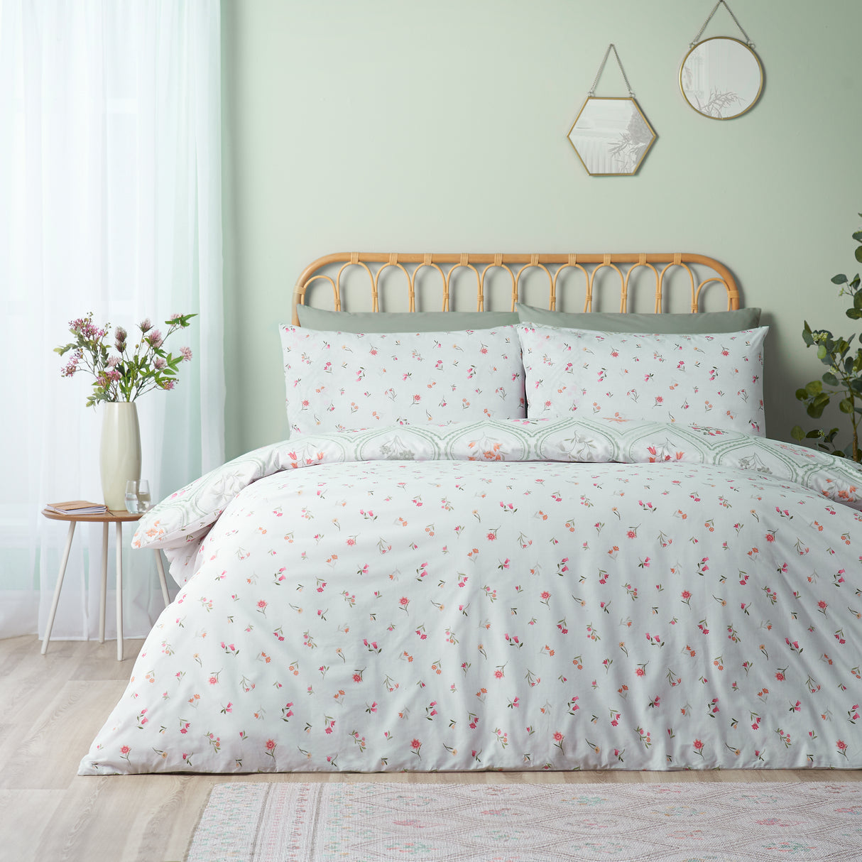 Catherine Lansfield Cameo Floral Soft Green Duvet Set