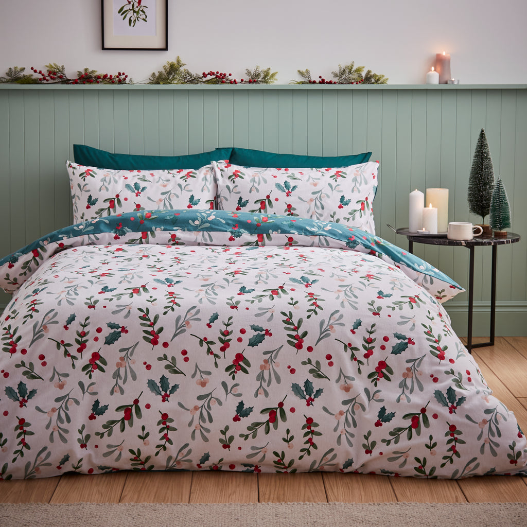 Catherine Lansfield Christmas Brushed Cotton Holly & Mistletoe White/Green Duvet Set