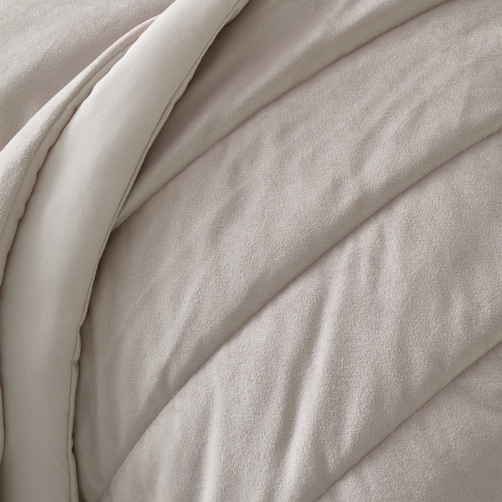 Bridgerton Regal Velvet Cream 220cm x 230cm Bedspread