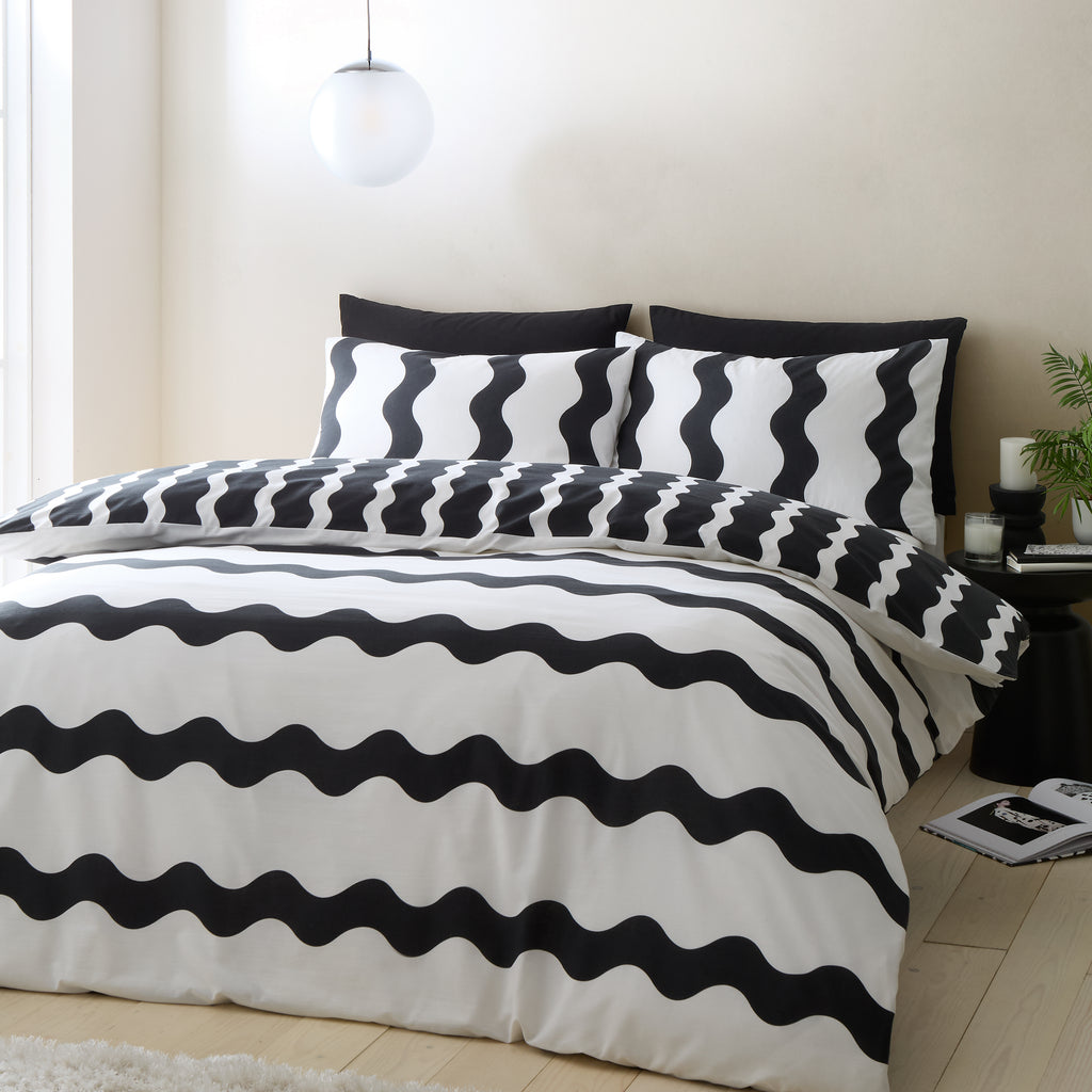 SASSY B_ Waves Black/White Duvet Set