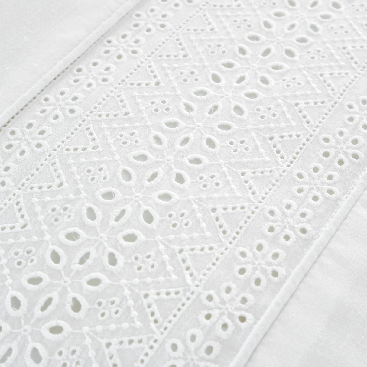 Catherine Lansfield Broderie Anglaise Duvet Set