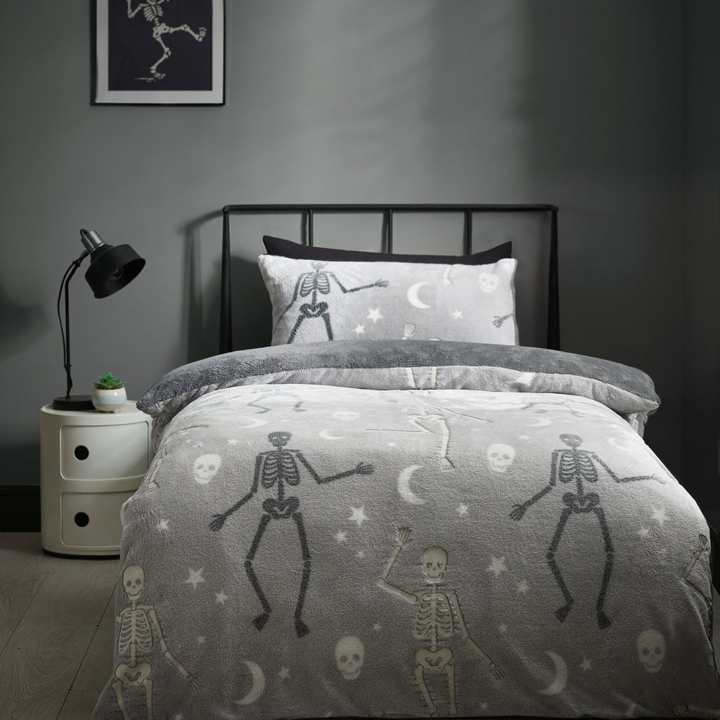 Catherine Lansfield Halloween Glow in the Dark Skeleton Fleece Duvet Set