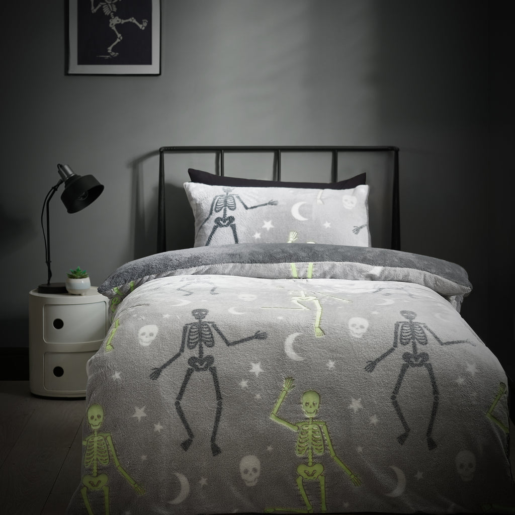 Catherine Lansfield Halloween Glow in the Dark Skeleton Fleece Duvet Set