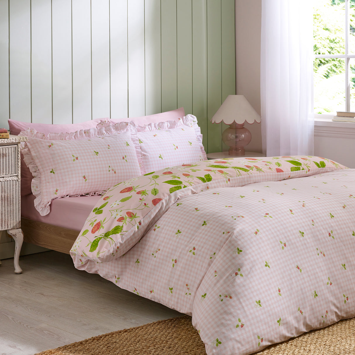 Catherine Lansfield Strawberry Frills Pink Duvet Set
