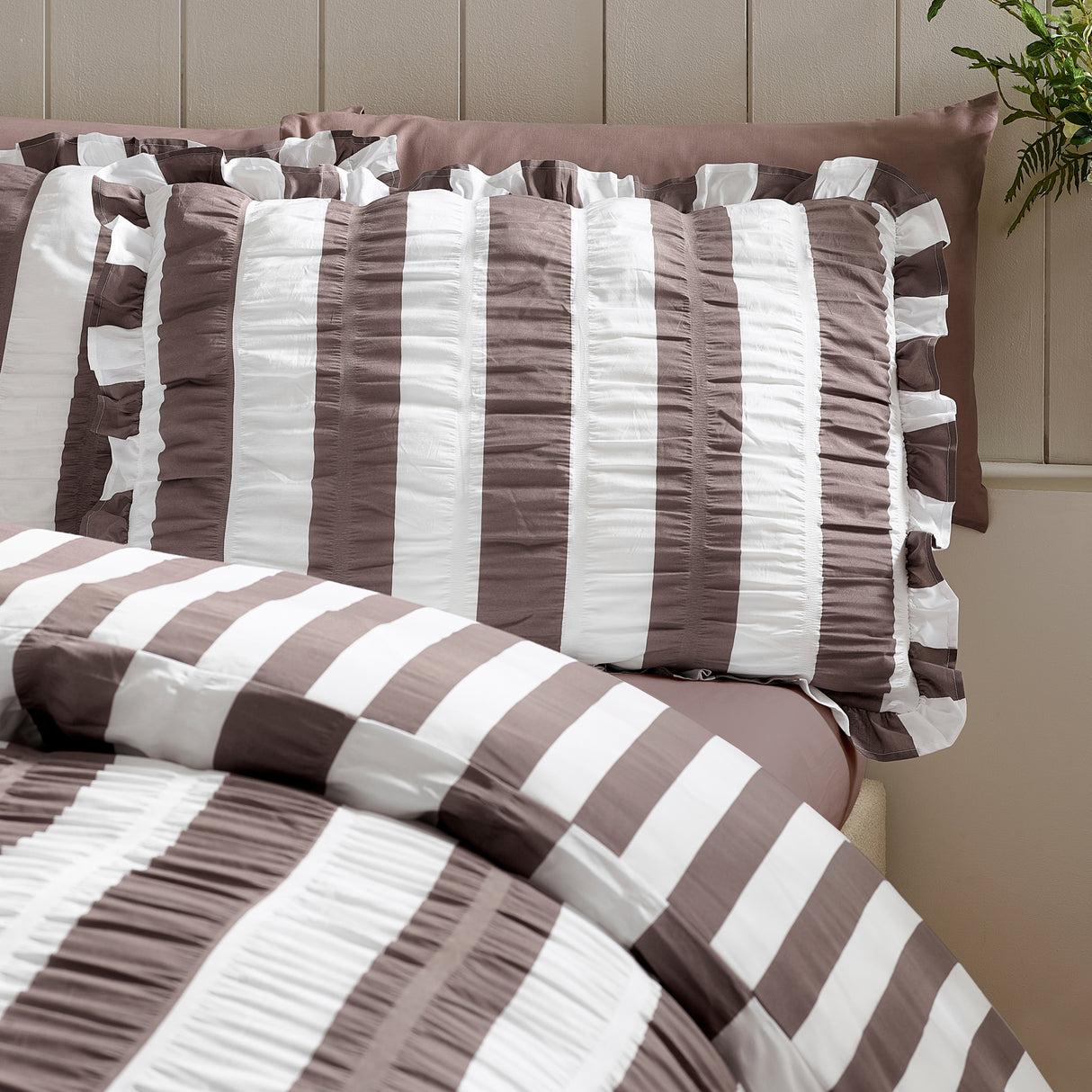 Catherine Lansfield Seersucker Frill Stripe Duvet Set