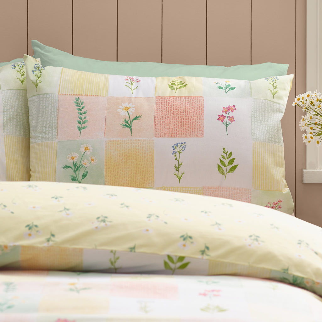 Catherine Lansfield Daisy Patchwork Yellow Duvet Set