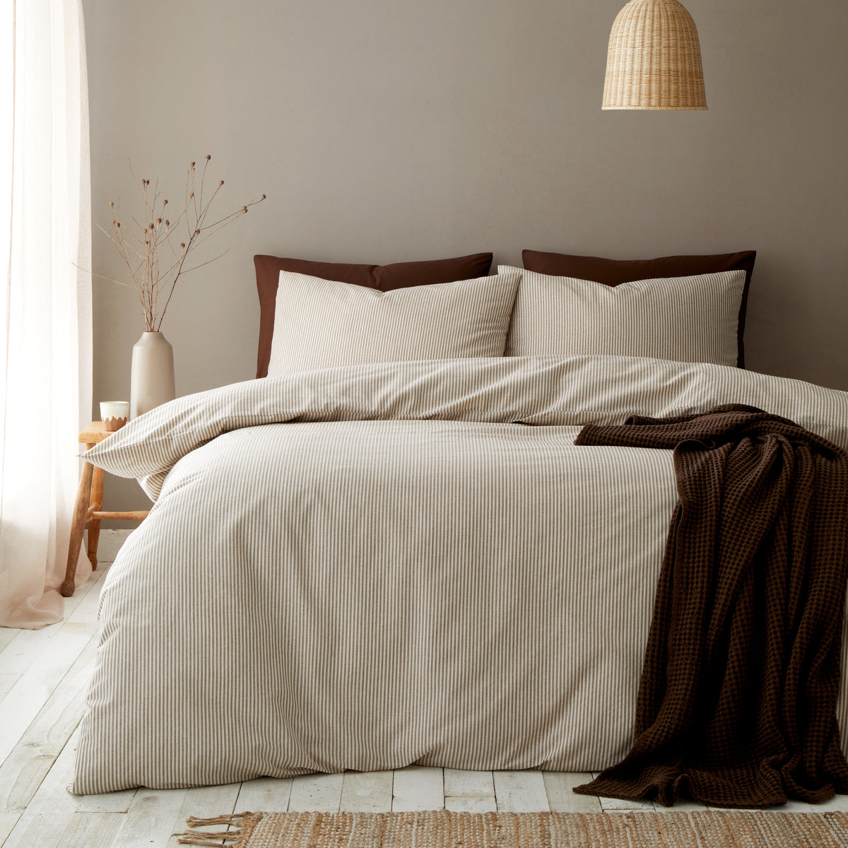 Pineapple Elephant Cotton Rich Narrow Woven Stripe Duvet Set