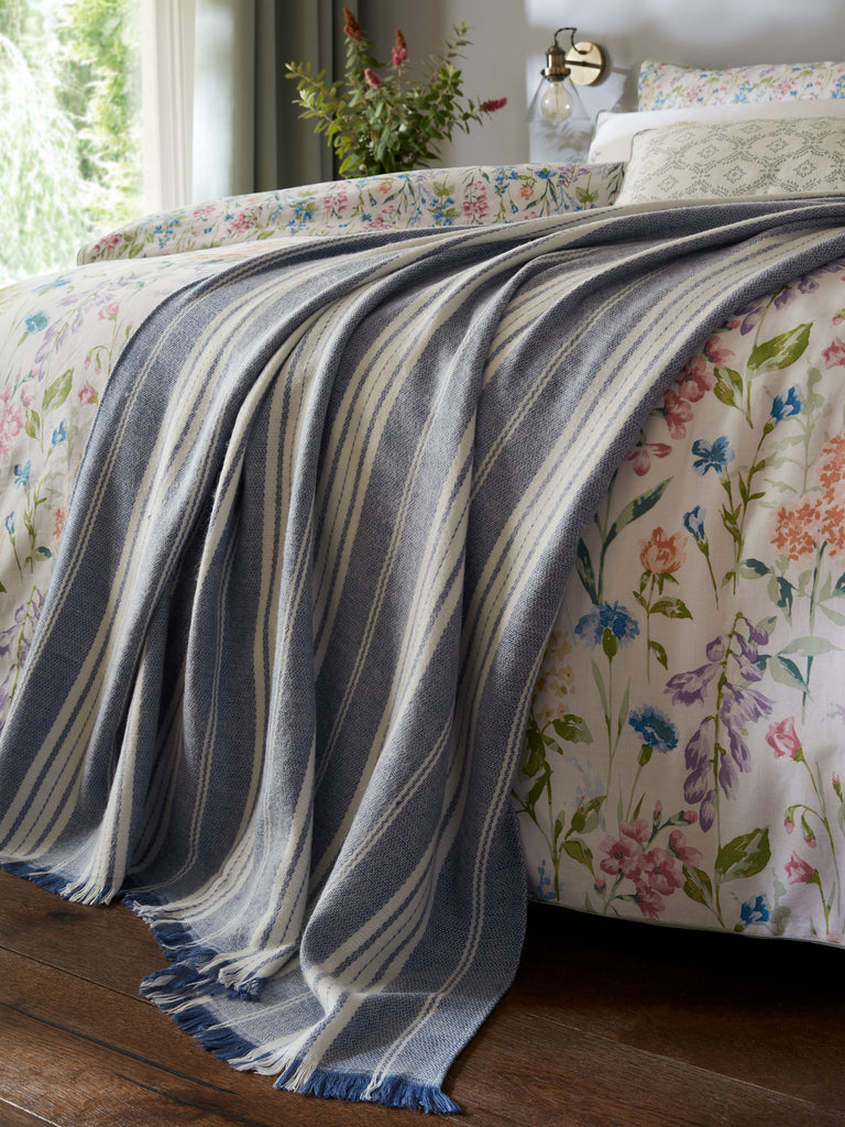 Laura Ashley Ardley 130cm x 170cm Throw