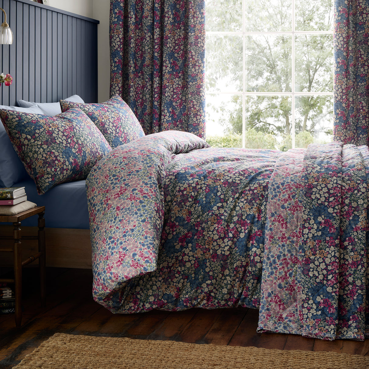 Dreams N Drapes Bessie Navy Duvet Set