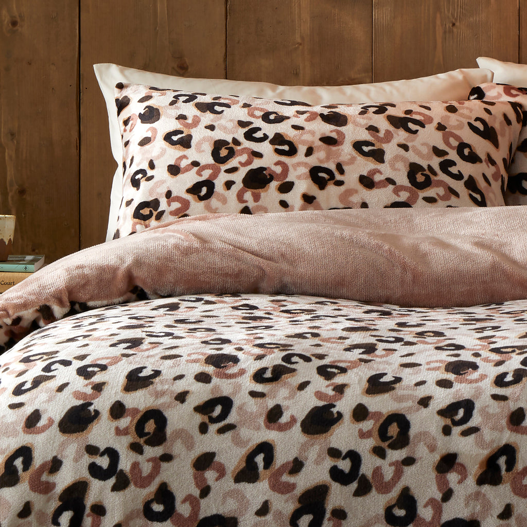 Fusion Bedding Cosy Leopard Natural 100% Fleece Duvet Set