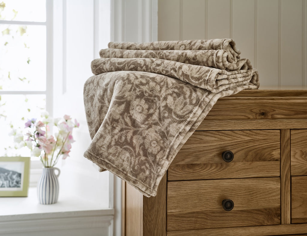 Deyongs Cozy Comforts Natural Home 130cm x 170cm Fleece Throws