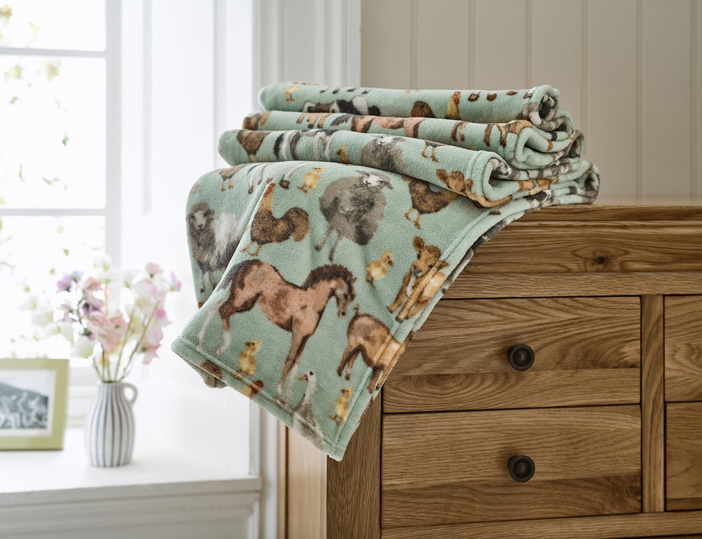 Deyongs Cozy Comforts Farm 130cm x 170cm Fleece Throws