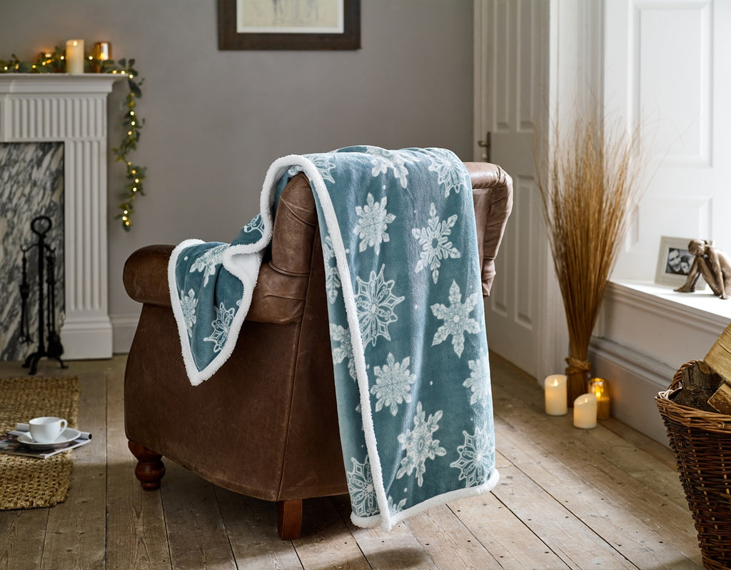 Deyongs 1846 Snuggle Touch Christmas 130cm x 170cm Throws