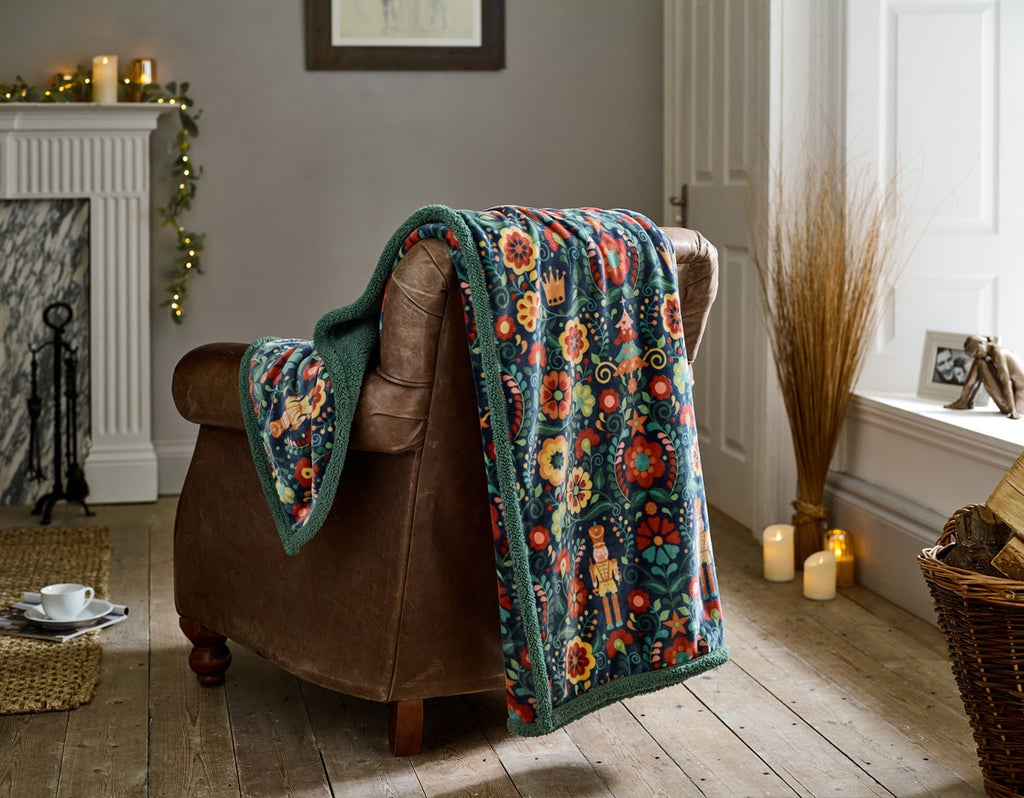 Deyongs 1846 Snuggle Touch Christmas 130cm x 170cm Throws