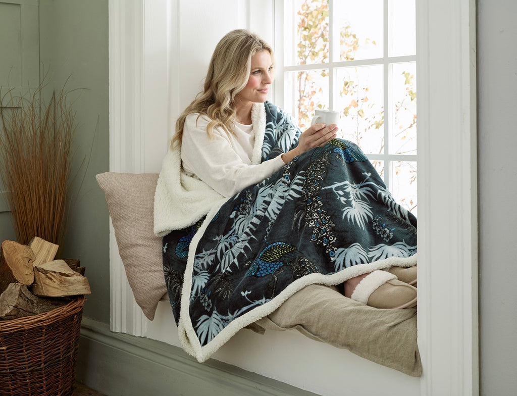 Deyongs 1846 Peacocks Teal 140cm x 180cm Heated Throw