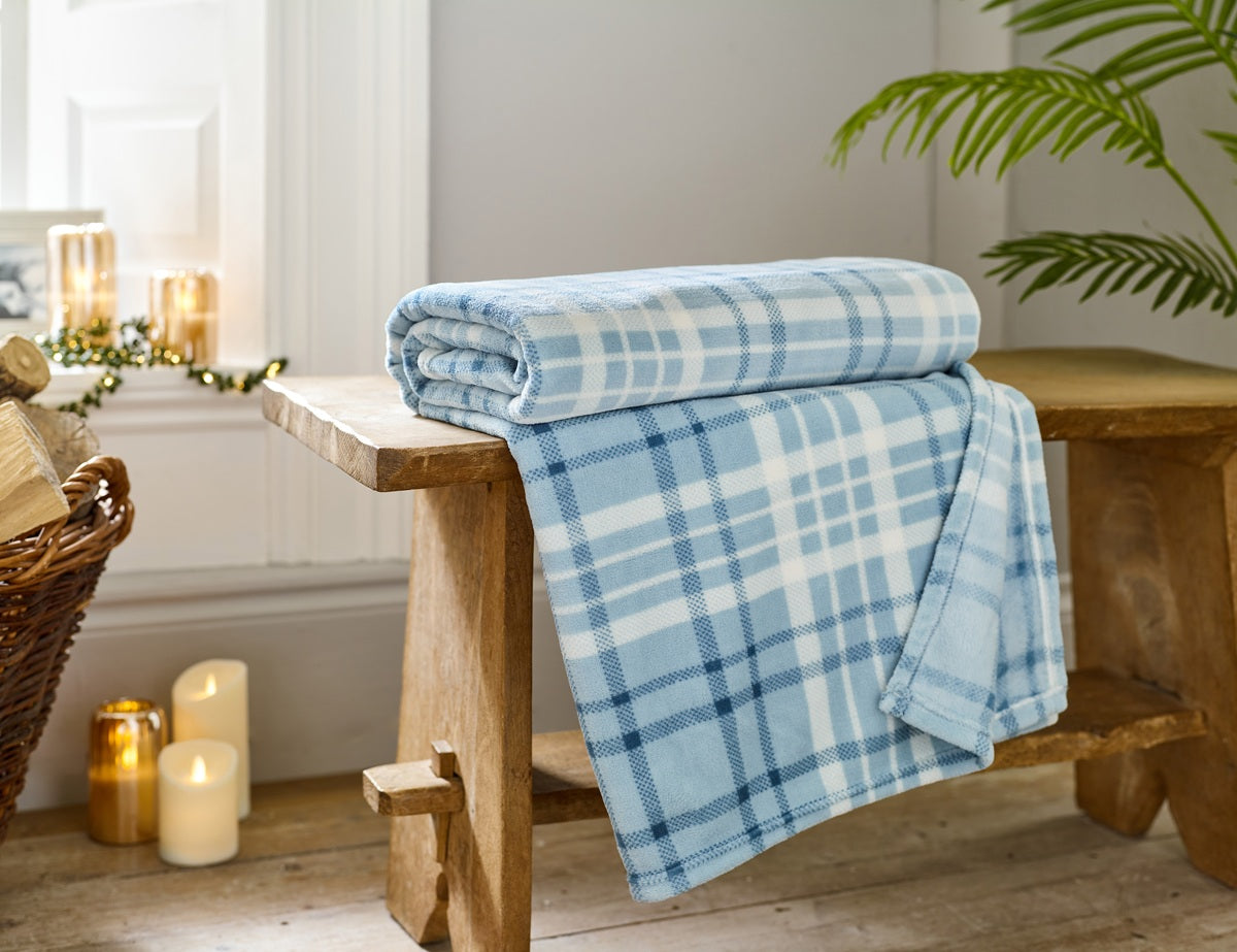 Deyongs 1846 Snuggle Touch Check Microfibre 140cm x 180cm Throws