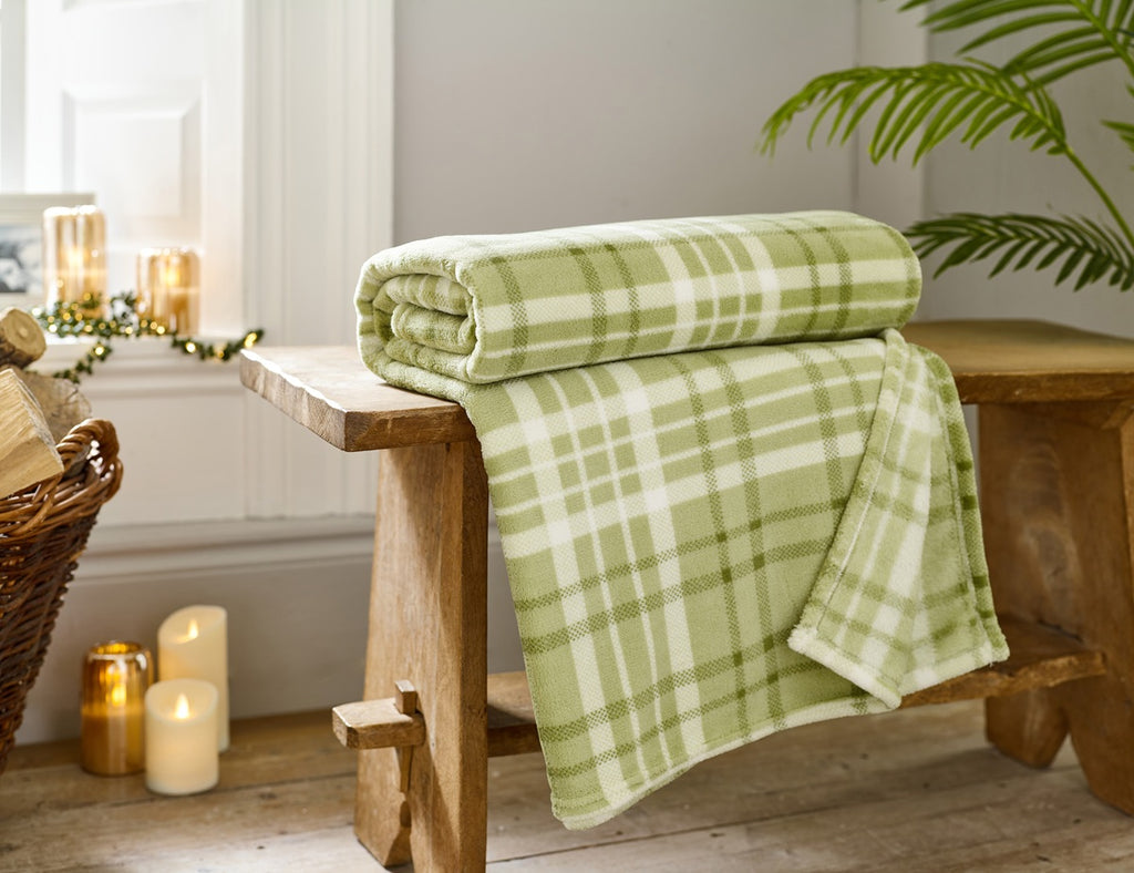 Deyongs 1846 Snuggle Touch Check Microfibre 140cm x 180cm Throws