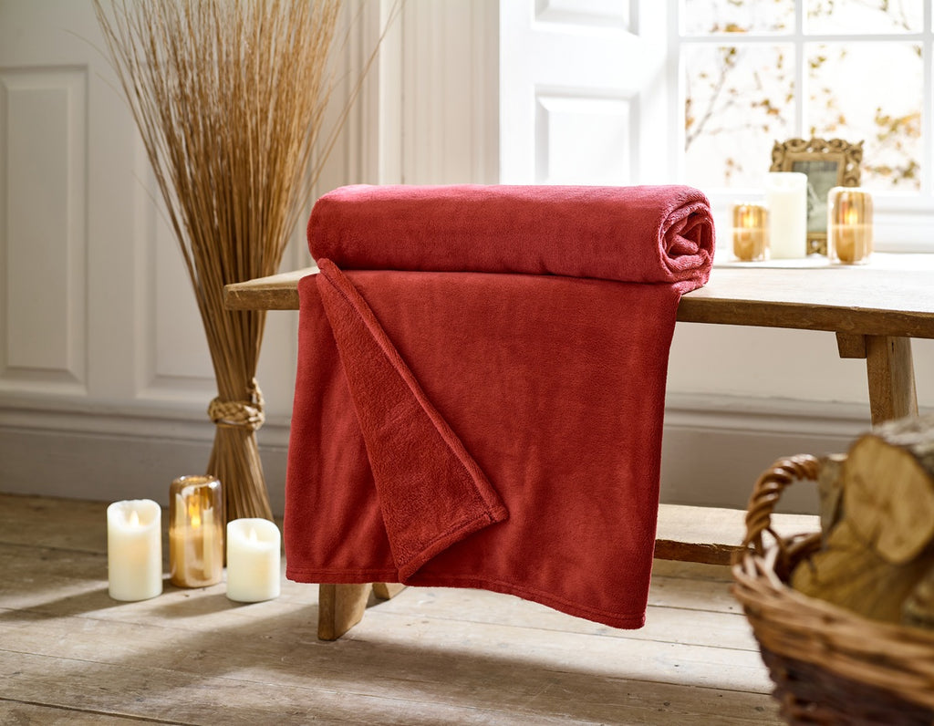 Deyongs 1846 Snuggle Touch Seasonal Microfibre 140cm x 180cm Throw