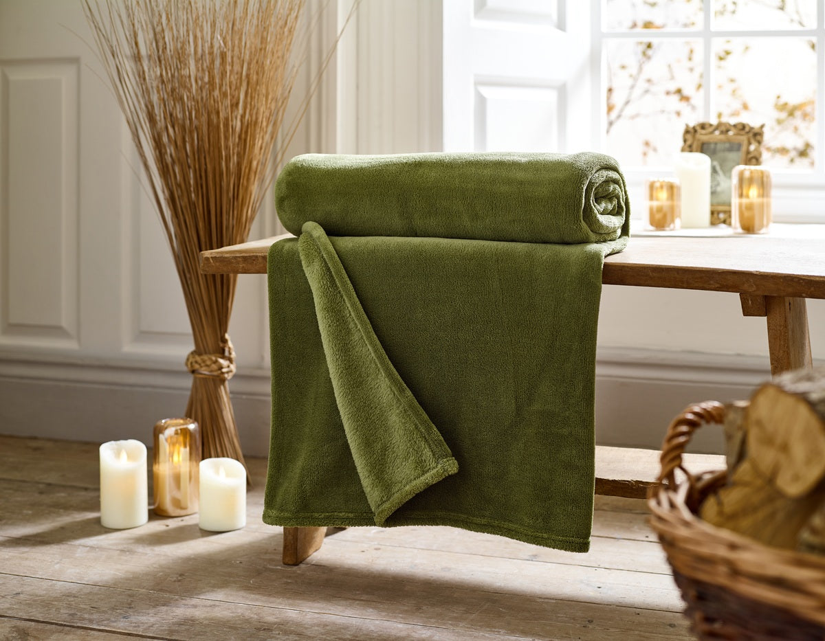 Deyongs 1846 Snuggle Touch 140cm x 180cm Throws