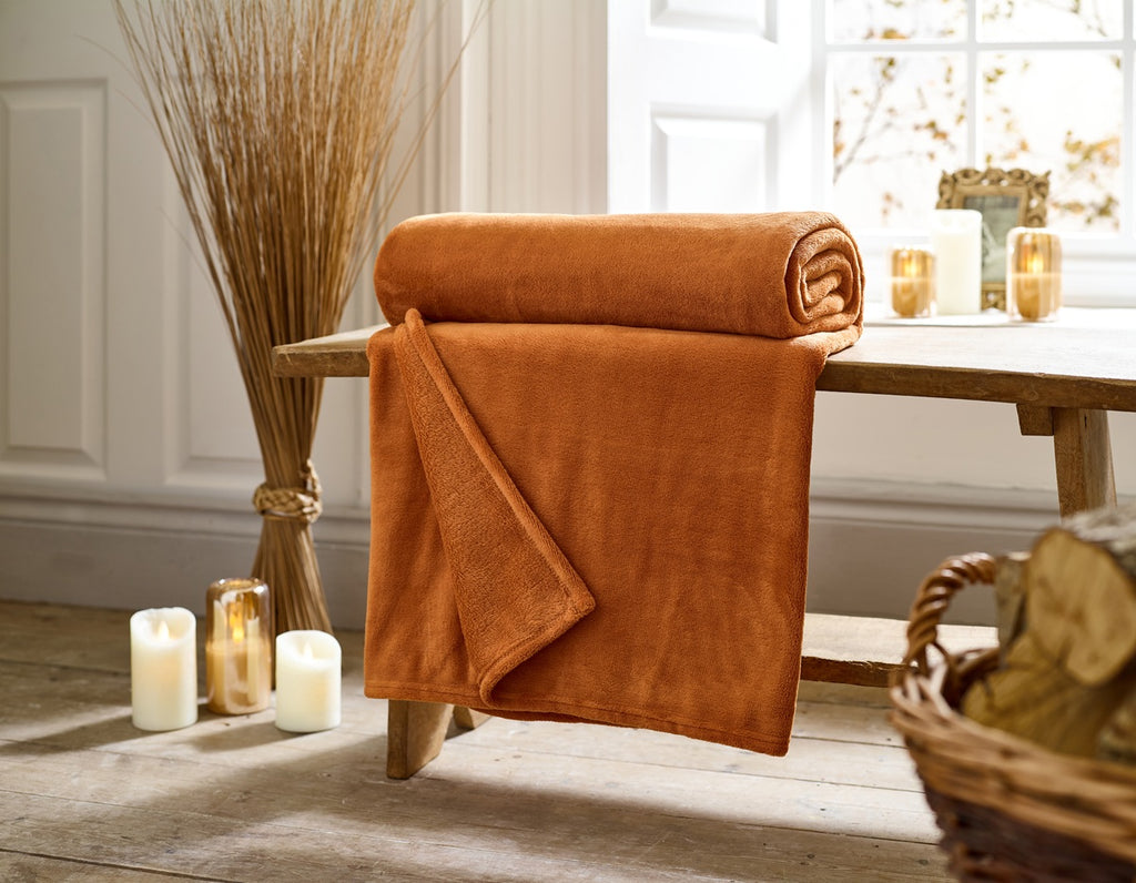 Deyongs 1846 Snuggle Touch Seasonal Microfibre 140cm x 180cm Throw