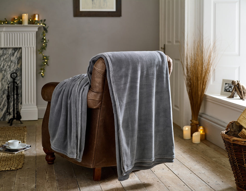 Deyongs 1846 The Big One 230cm x 270cm Throw