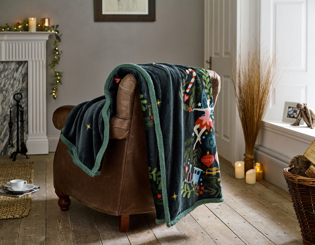 Deyongs 1846 Snuggle Touch Christmas 130cm x 170cm Throws