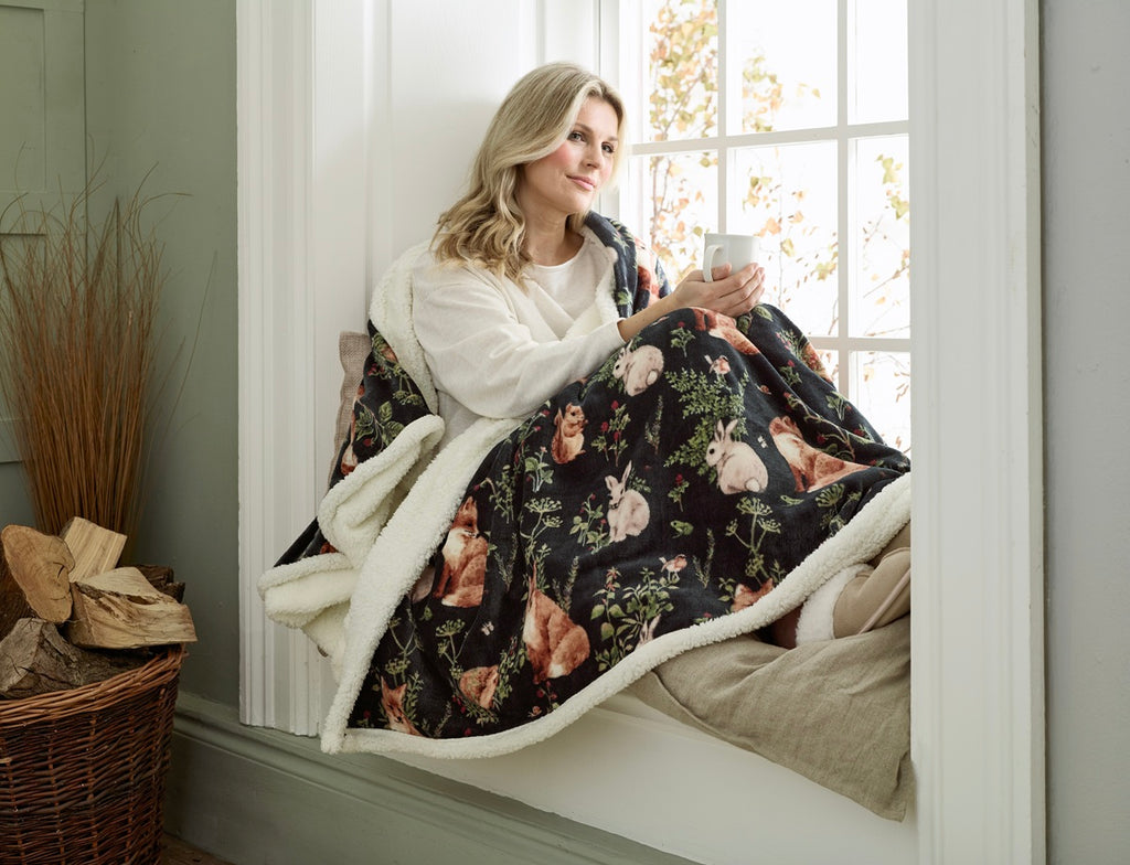 Deyongs 1846 Wildlife 140cm x 180cm Heated Throw