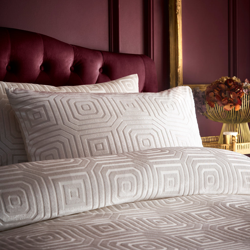 Laurence Llewelyn Bowen Emile Textured Cream Duvet Set