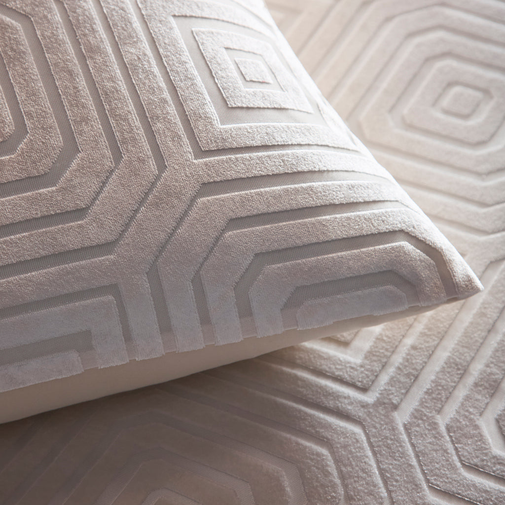 Laurence Llewelyn Bowen Emile Textured Cream Duvet Set