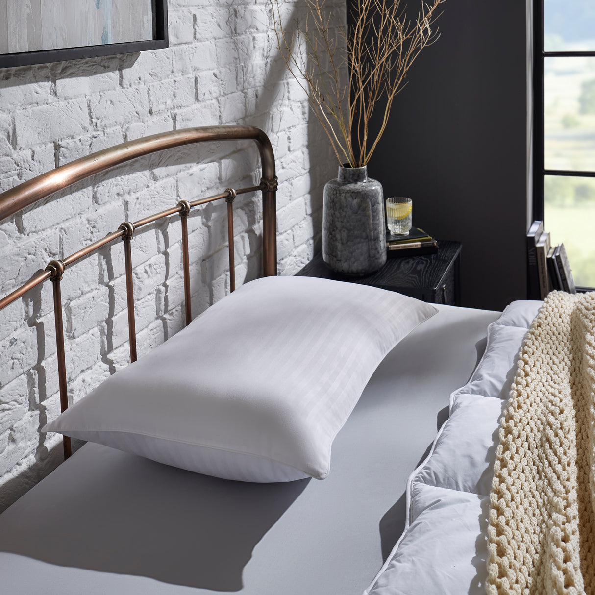 The Fine Bedding Company Luna Extra Firm Pillow