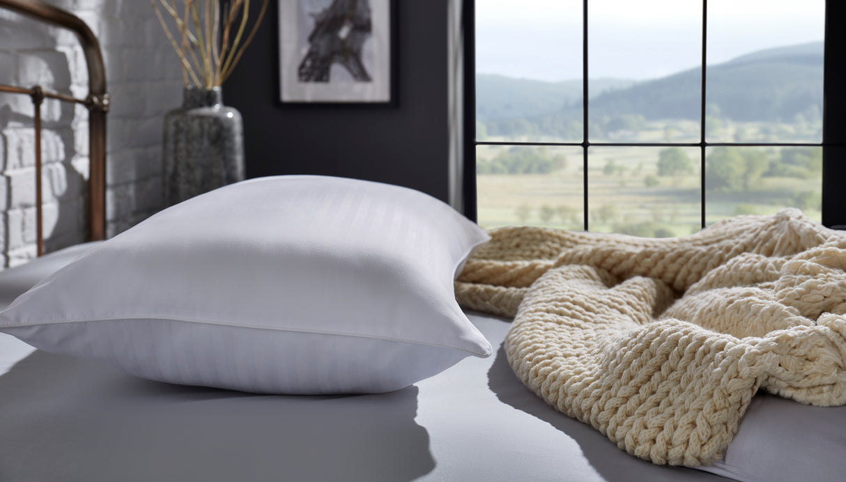 The Fine Bedding Company Luna Extra Firm Pillow
