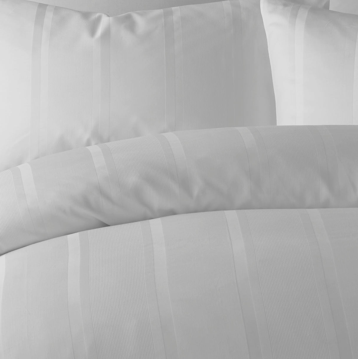 Luxe & Wilde Henry White Duvet Set