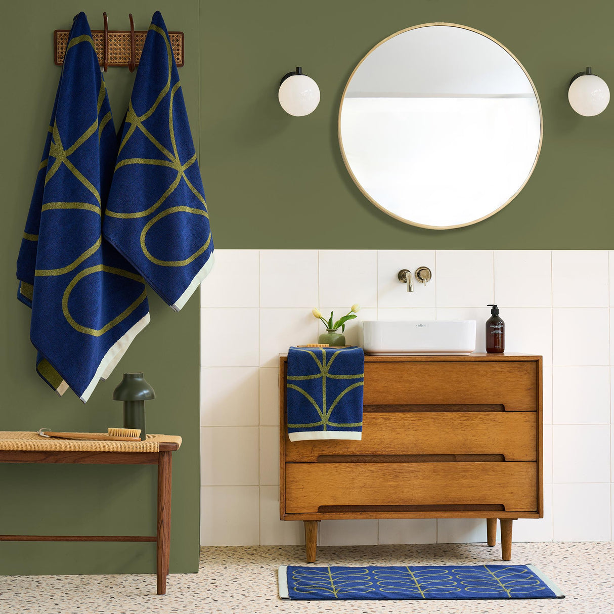 Orla Kiely Linear Stem Navy-Olive 100% Cotton 580gsm Towels