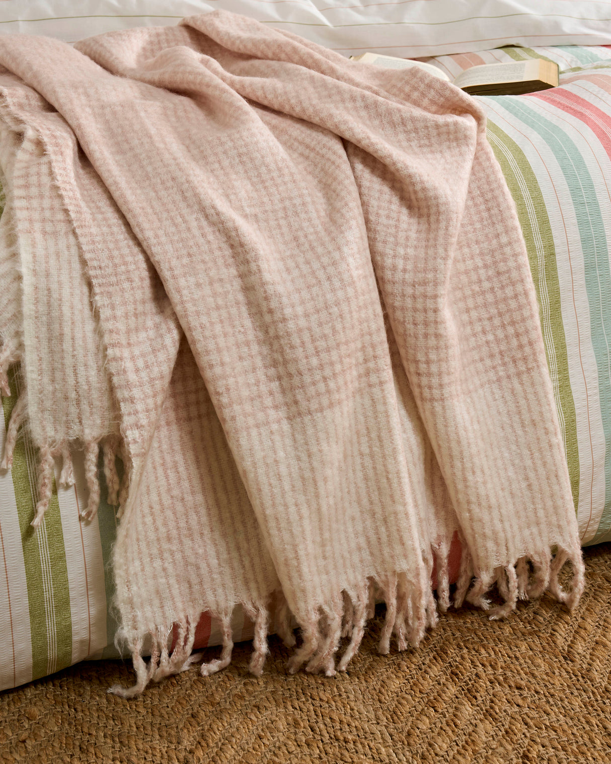 Laura Ashley Lyngate Plaster Pink 130cm x 170cm Throw