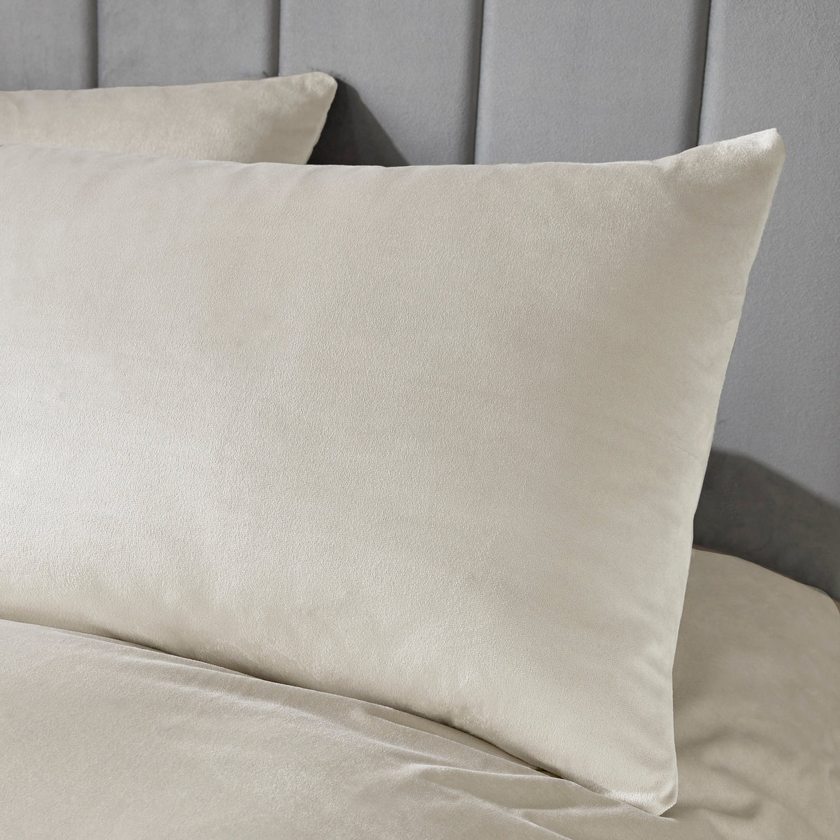 Laurence Llewelyn Bowen Montrose Luxury Velvet Duvet Set