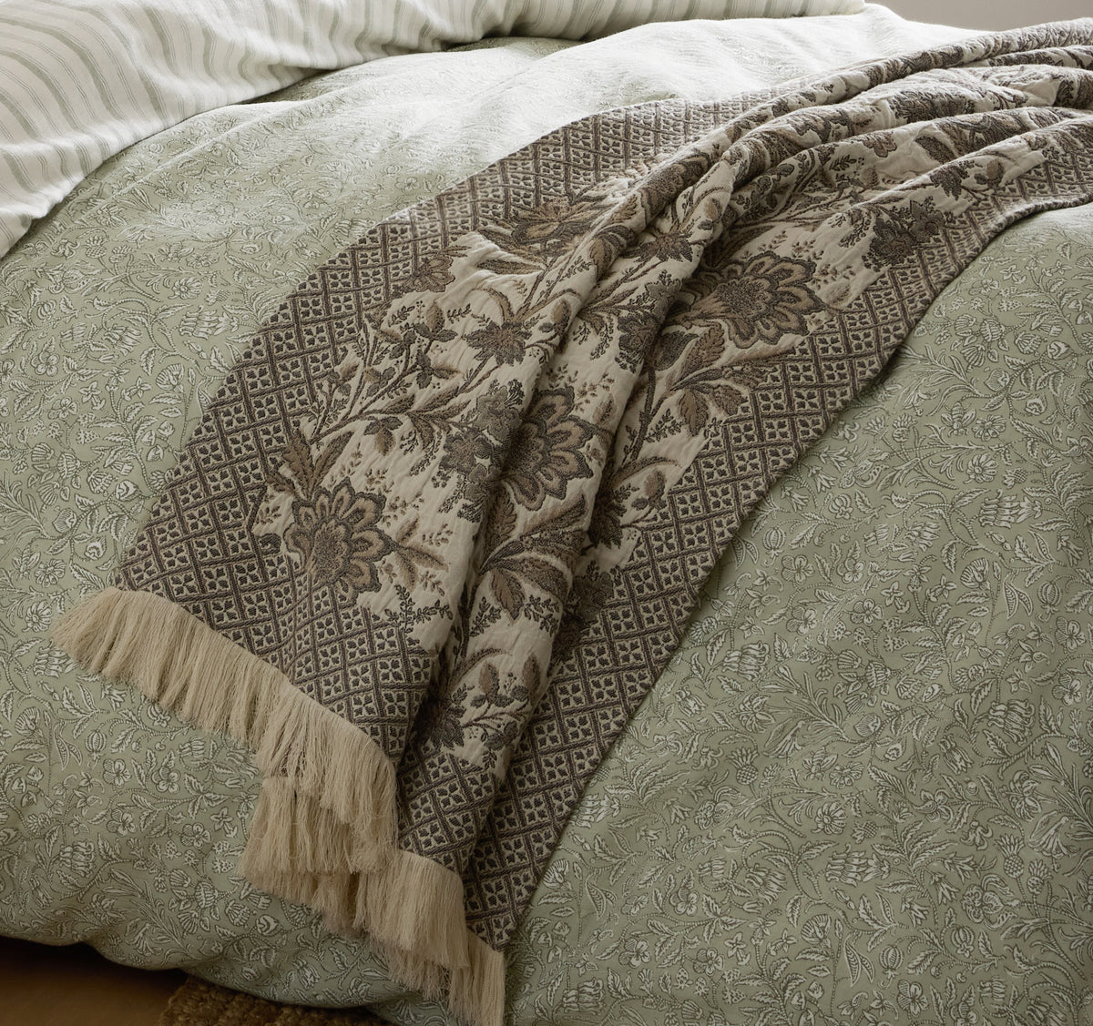 Laura Ashley Marlbrook Jacquard Truffle 120cm x 170cm Throw
