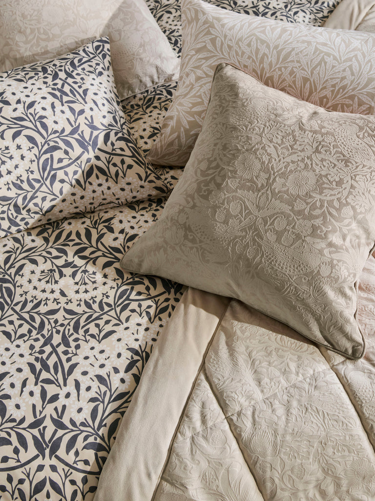 William Morris at Home Michaelmas Daisy Linen Duvet Set