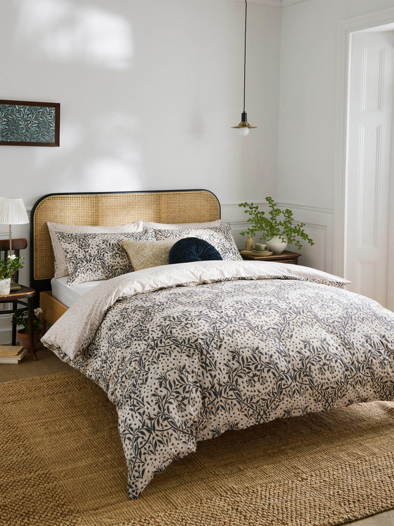 William Morris at Home Michaelmas Daisy Linen Duvet Set