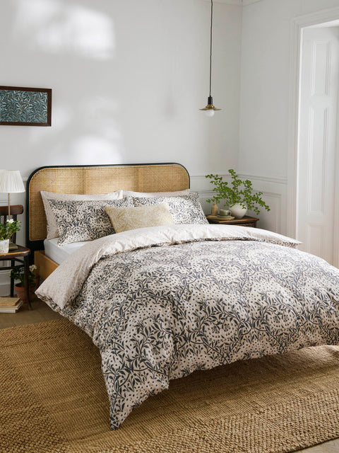 William Morris at Home Michaelmas Daisy Linen Duvet Set