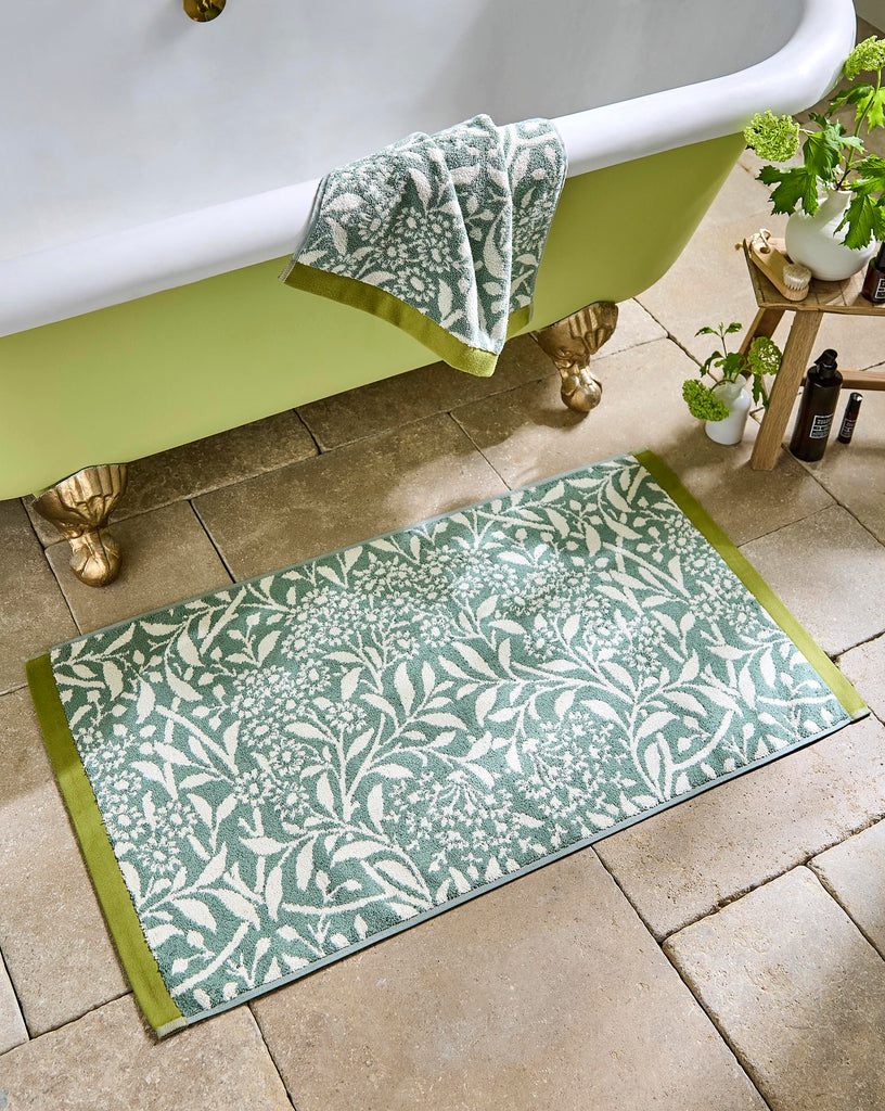 William Morris at Home Michaelmas Daisy Sage 100% Cotton 580gsm Towels