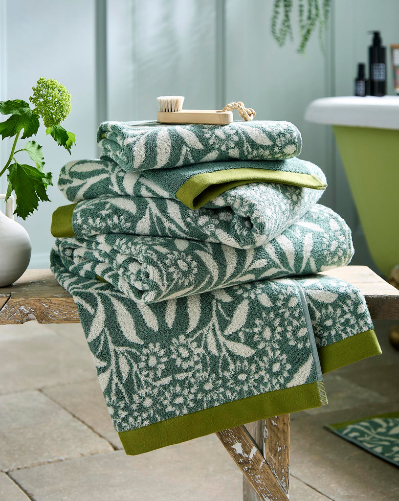 William Morris at Home Michaelmas Daisy Sage 100% Cotton 580gsm Towels