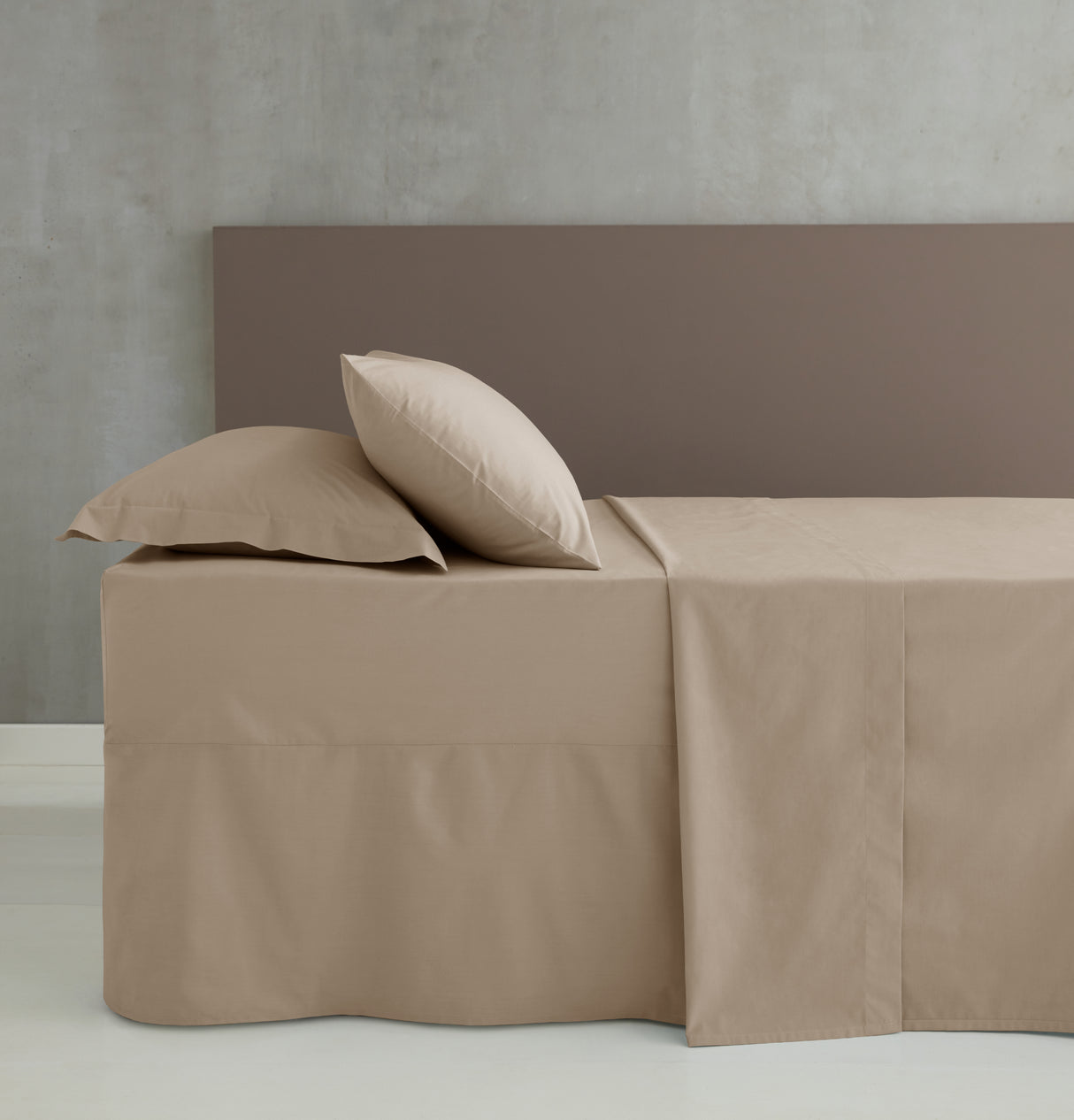 Catherine Lansfield Easy Iron 50% Polyester/50% Combed Cotton 180 Thread Count Percale Natural Sheets