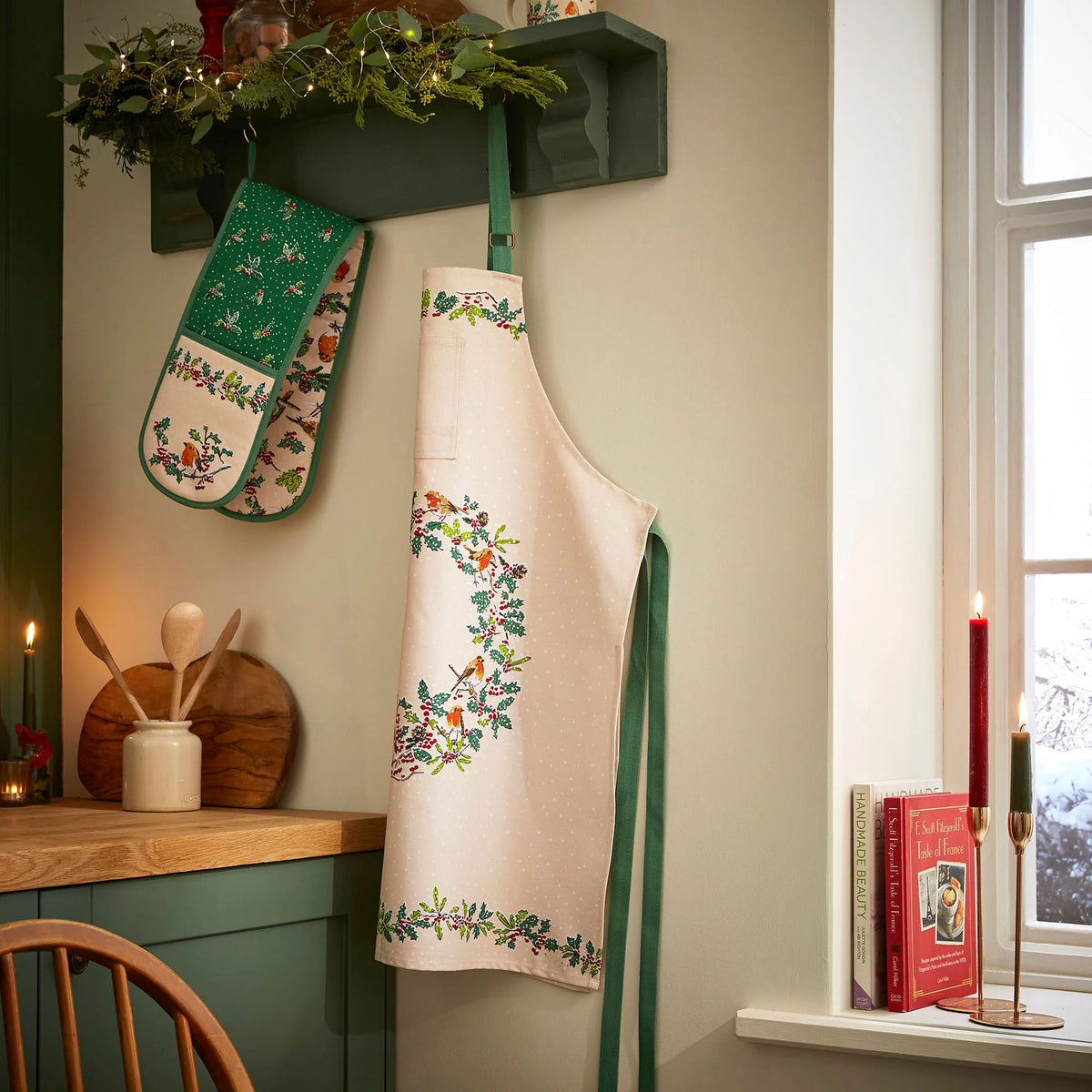 Ulster Weavers Christmas Robins Green Apron