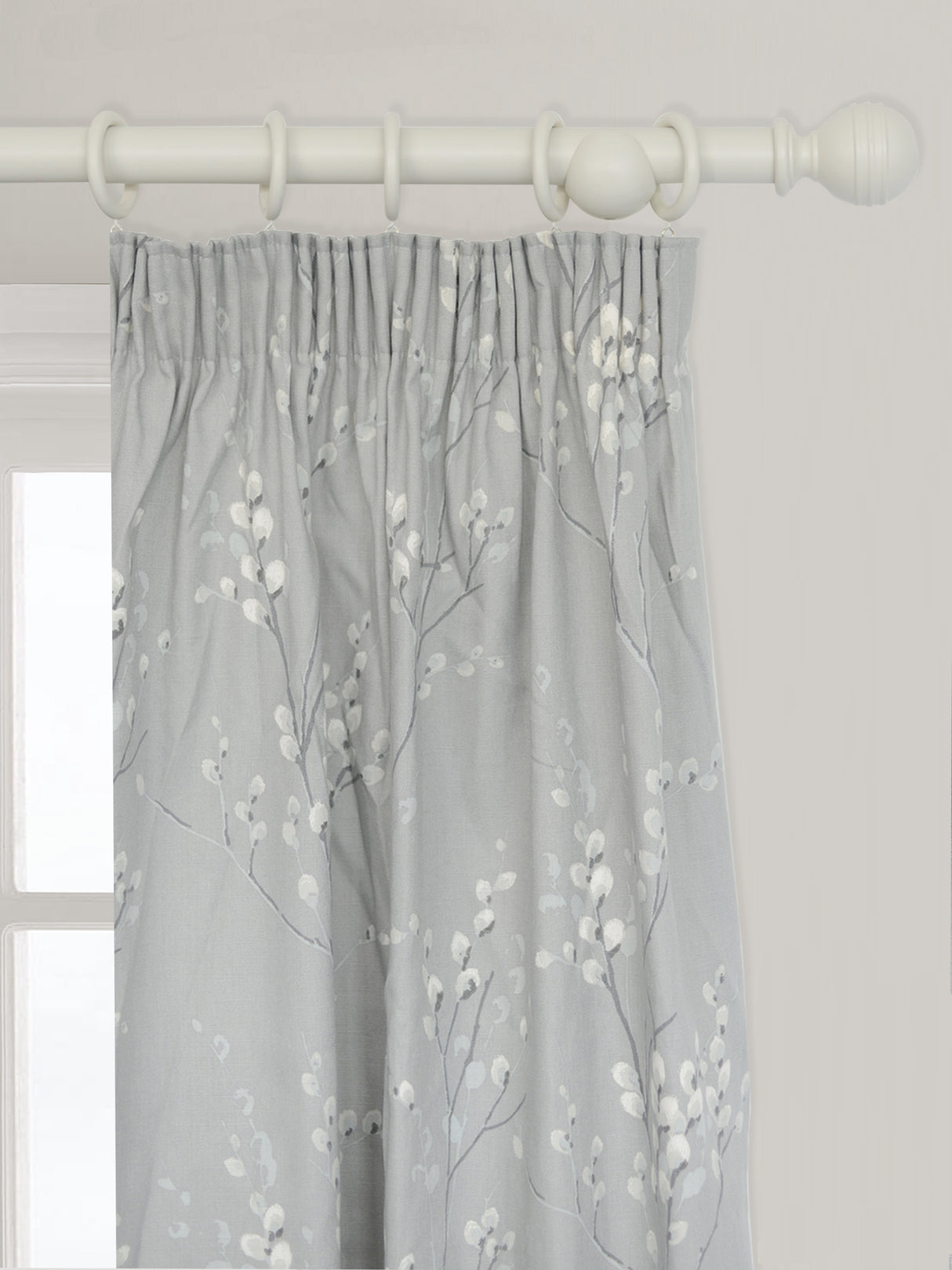 Laura Ashley Wooden Ribbed Ball Curtain Pole (ORDER ONLY)