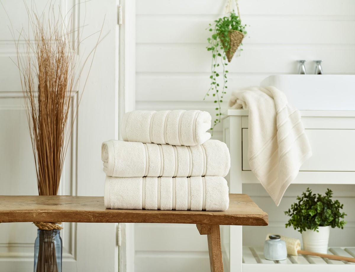 The Lyndon Company Rainham 100% Cotton 600gsm Ivory Towels
