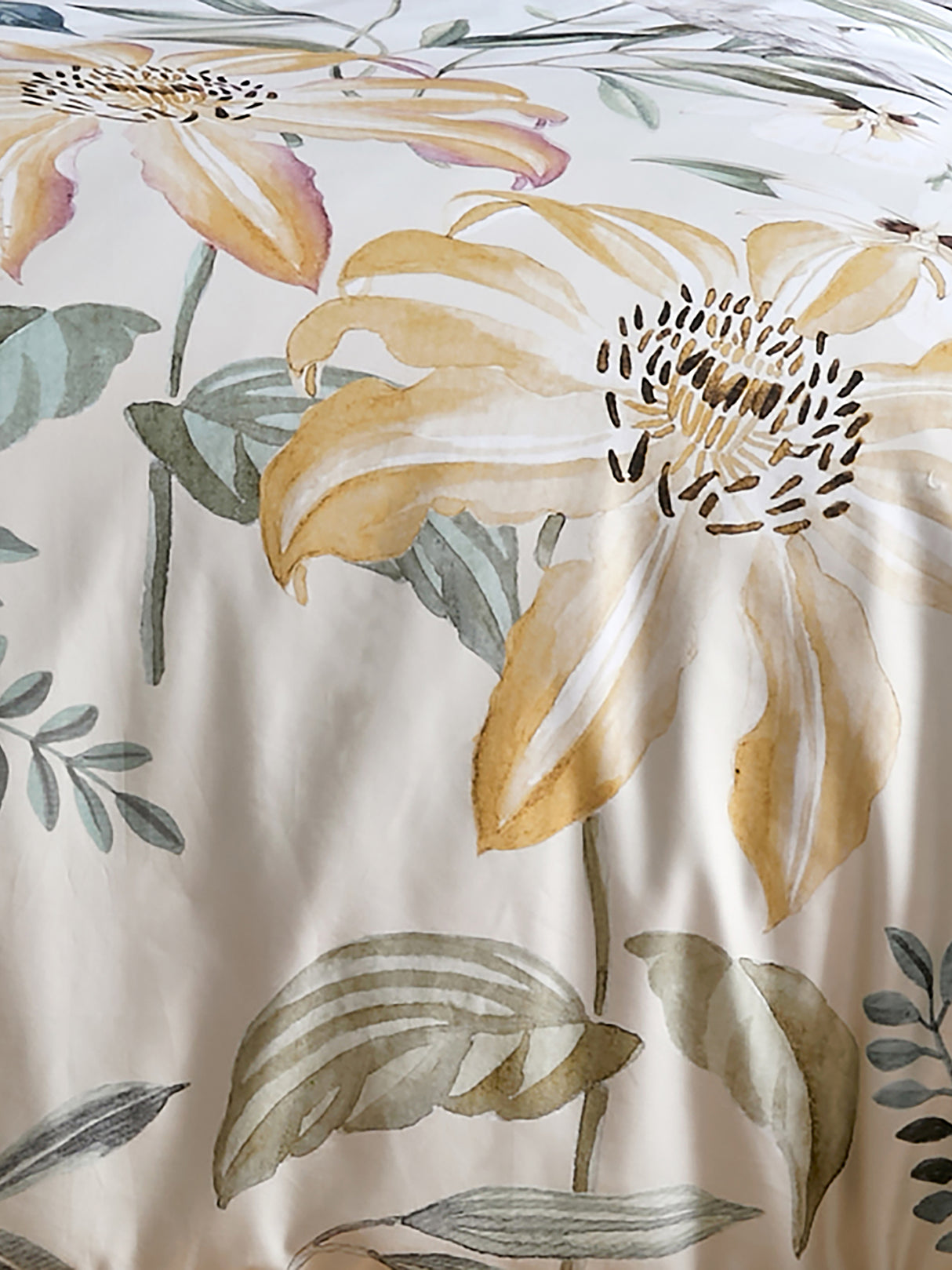 Soiree Sagara Gold Duvet Set