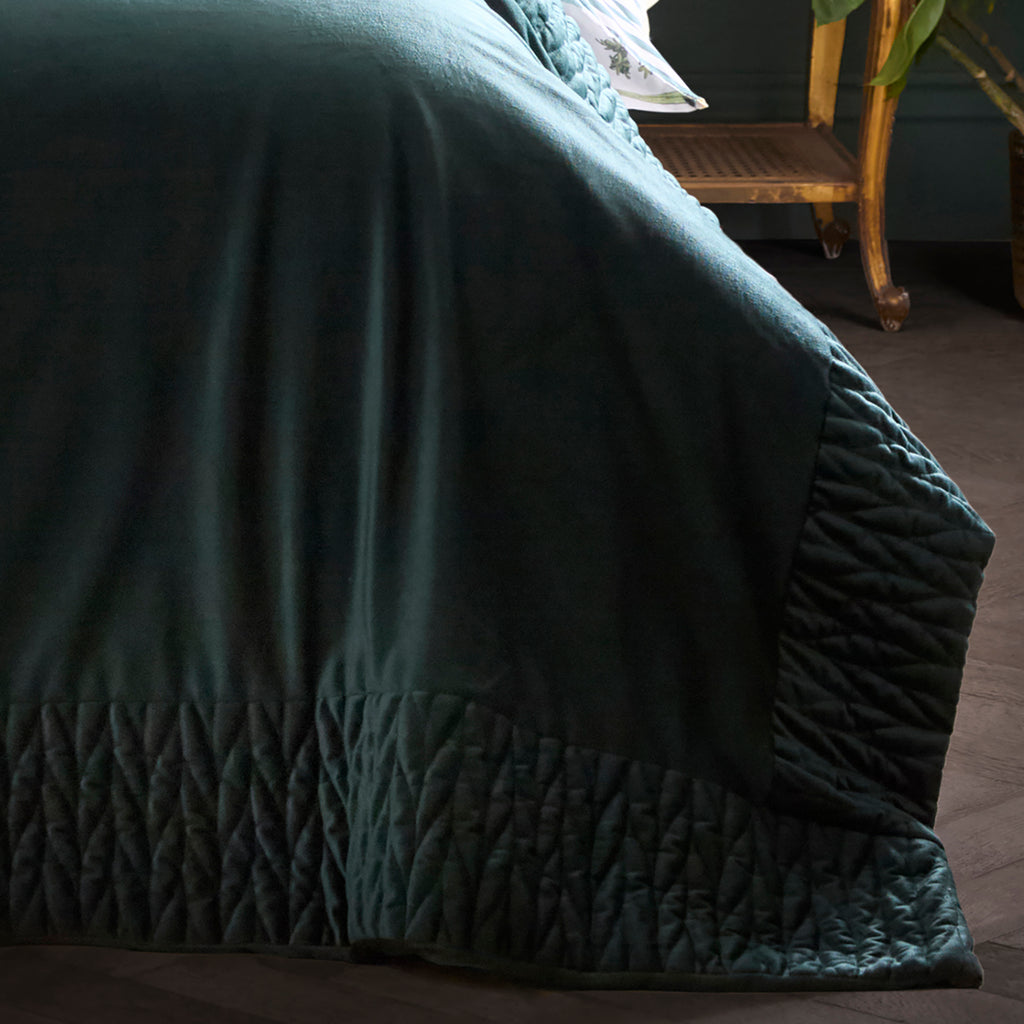 Laurence Llewelyn Bowen Siena 220cm x 150cm Bedspread